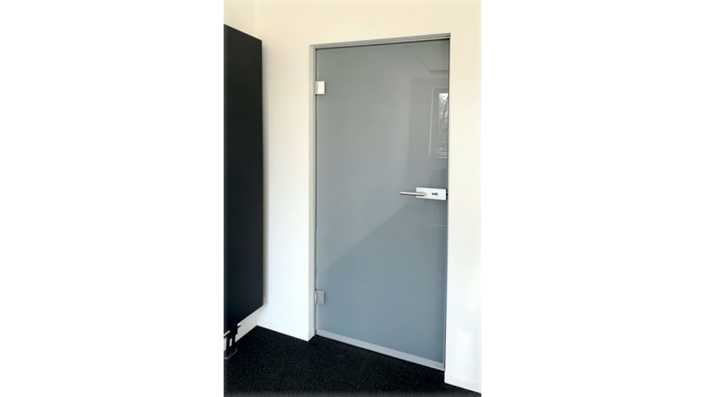 Folierte Tür aus Verbundsicherheitsglas