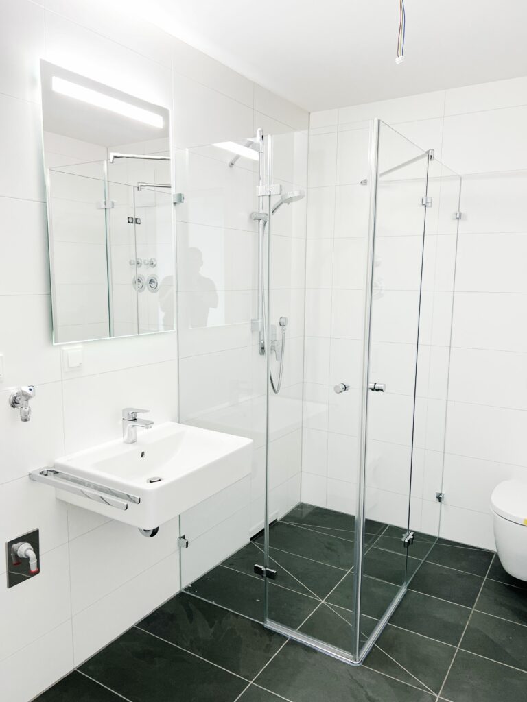 Dusche mit Miromee Spiegel