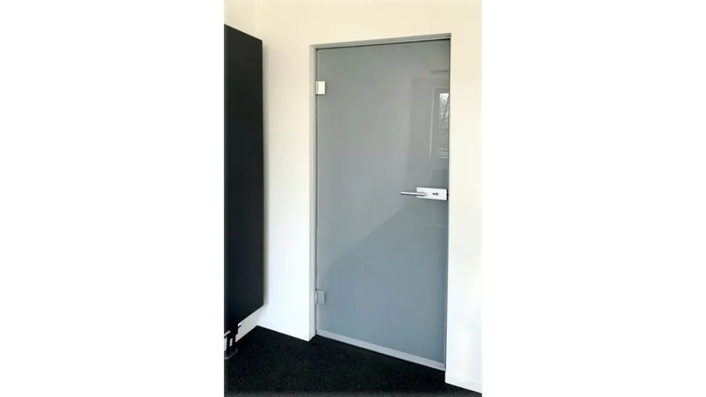 Folierte Tür aus Verbundsicherheitsglas
