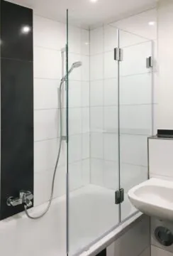 Glasfaltwand für Badewannenaufsatz