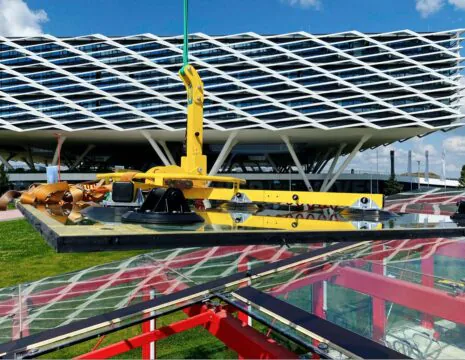 Spezialmontage eines Glasdaches für einen Fahrradunterstand – Glaserei Fürth, Nürnberg, Erlangen.