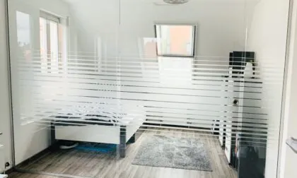 Schiebetüre Raumtrennung mit individuellem Seitenteil