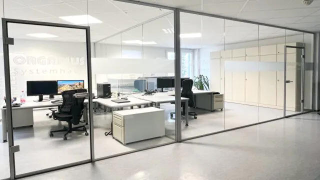 Raumteiler aus Glas für Büroräume – Glaserei Fürth, Nürnberg, Erlangen.