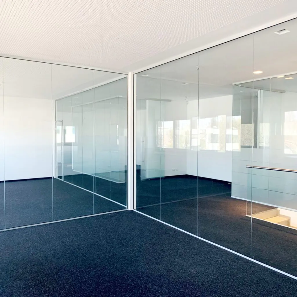 Trennwände Wärmedämmung, "Glastrennwand - Raumteiler für Büros und Privat - GLAS VOIT GMBH"