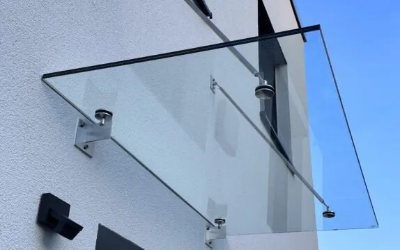 Modernes Glasvordach GLAS VOIT GmbH