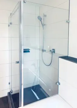 Dusche mit Badewannenanschluss Duschen mit Podestanschluss
