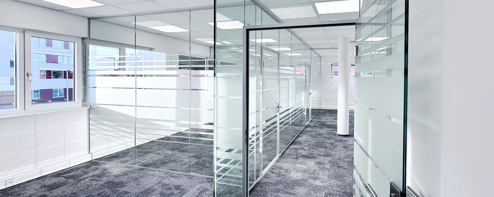 Moderne Ganzglasanlage mit Schallschutz für Büroräume GLAS VOIT GMBH