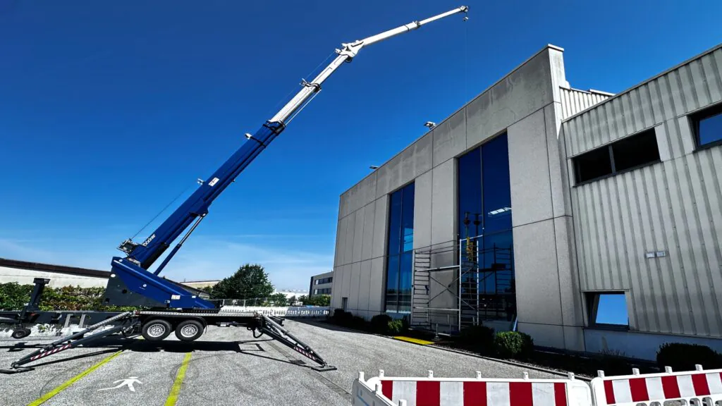 Kraneinsatz für eine XXL-Verglasung