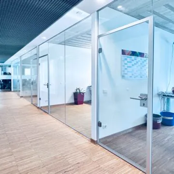 Modernes Glastrenwandystem Office GLAS VOIT GMBH