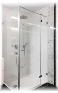 Duschenrückwände in weiss
