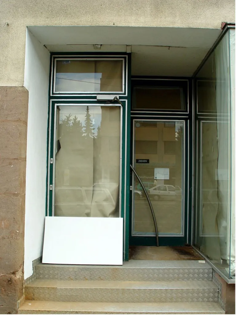 sanierungsbedürftiges Schaufenster